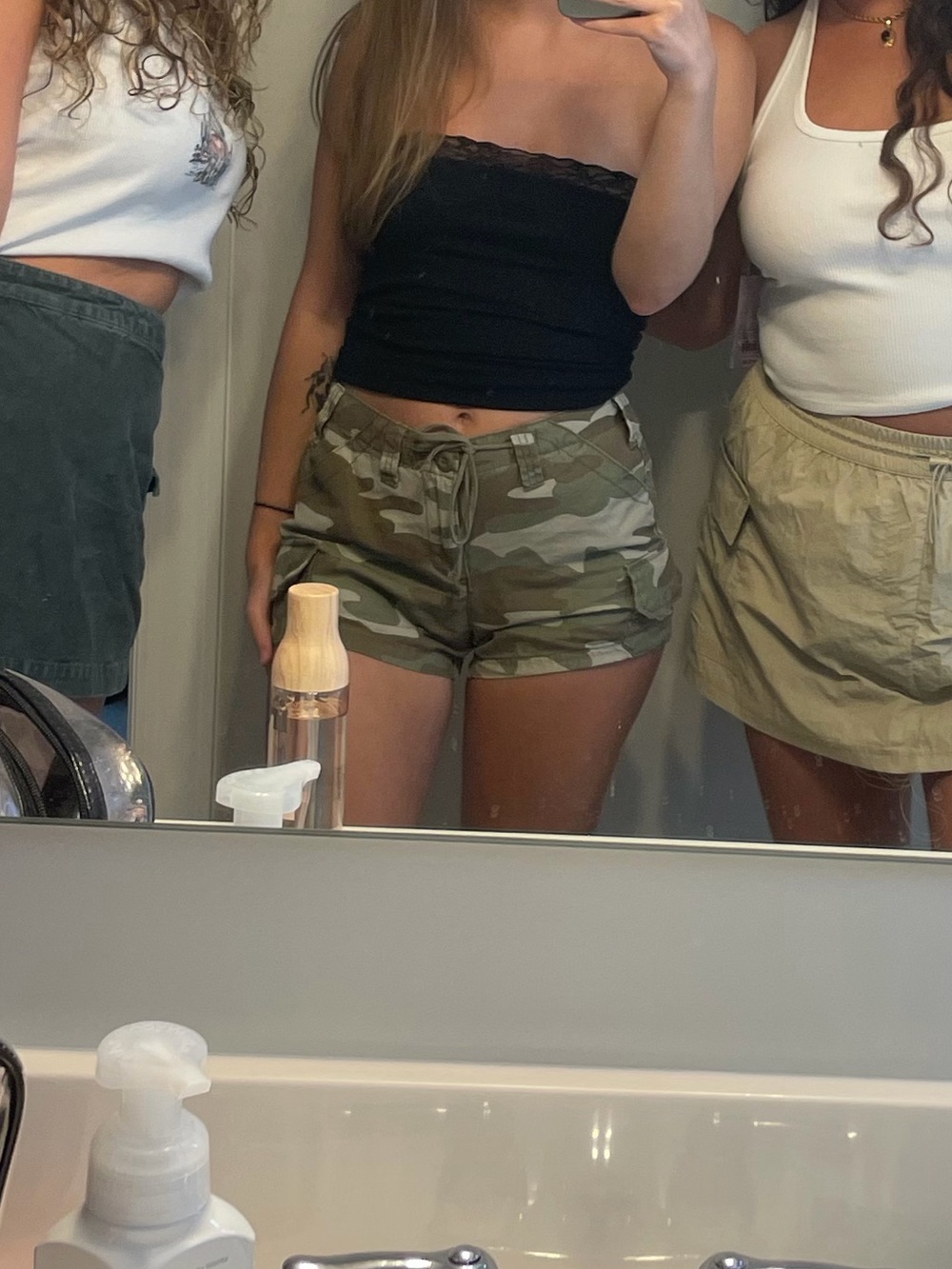 No Boundaries Women's Camouflage Cargo Shorts - Tan & Green